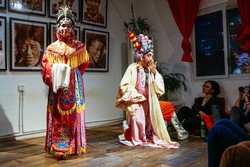 Chengdu Flipflop Hostel - Sichuan opera experience